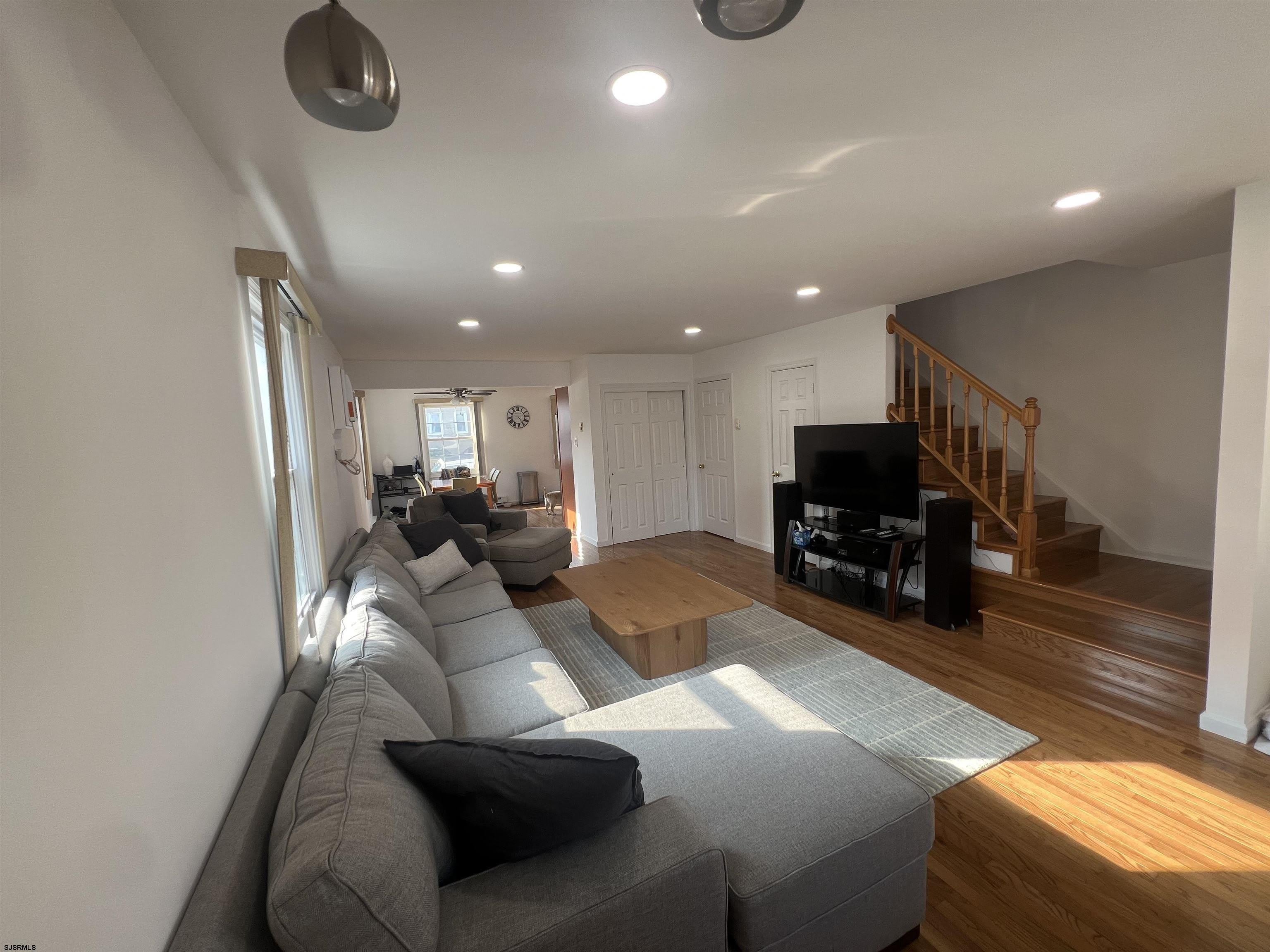 9709 Monmouth Ave – photo 3