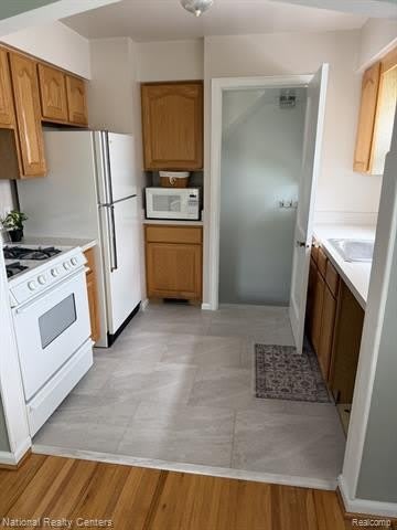 20728 Carlysle Street – photo 4