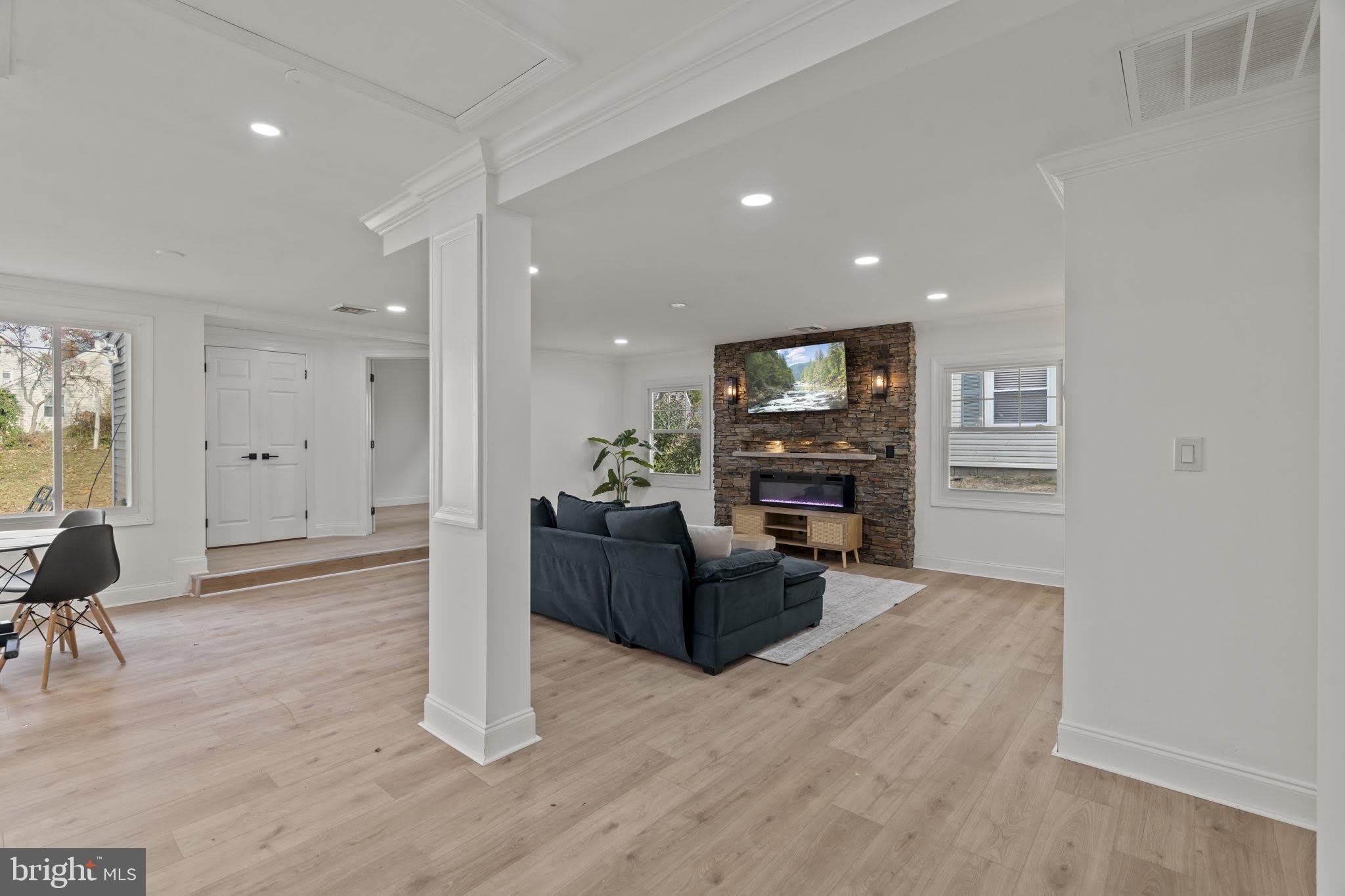 5 BURGESS Lane – photo 4