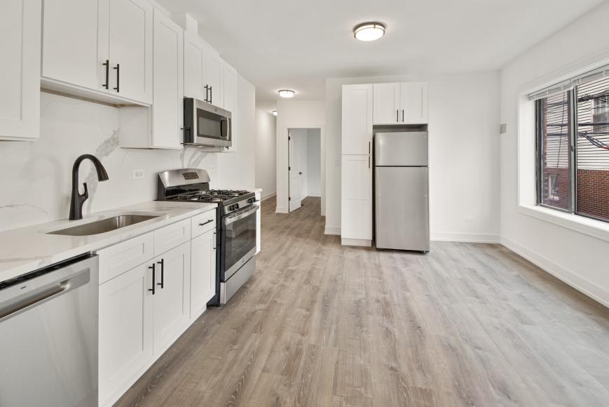 3058 West Cortland – photo 1