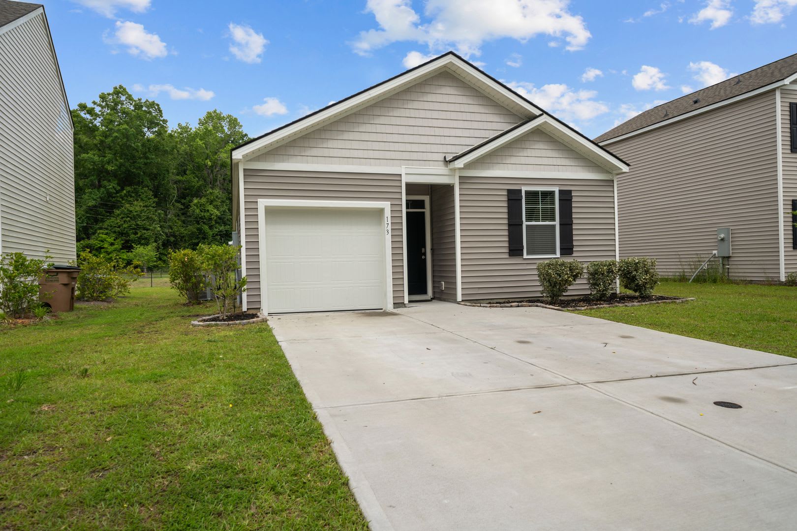 Spacious 4-Bedroom Home Near Fort Stewart with Open Floor Plan & Large Backyard – photo 2