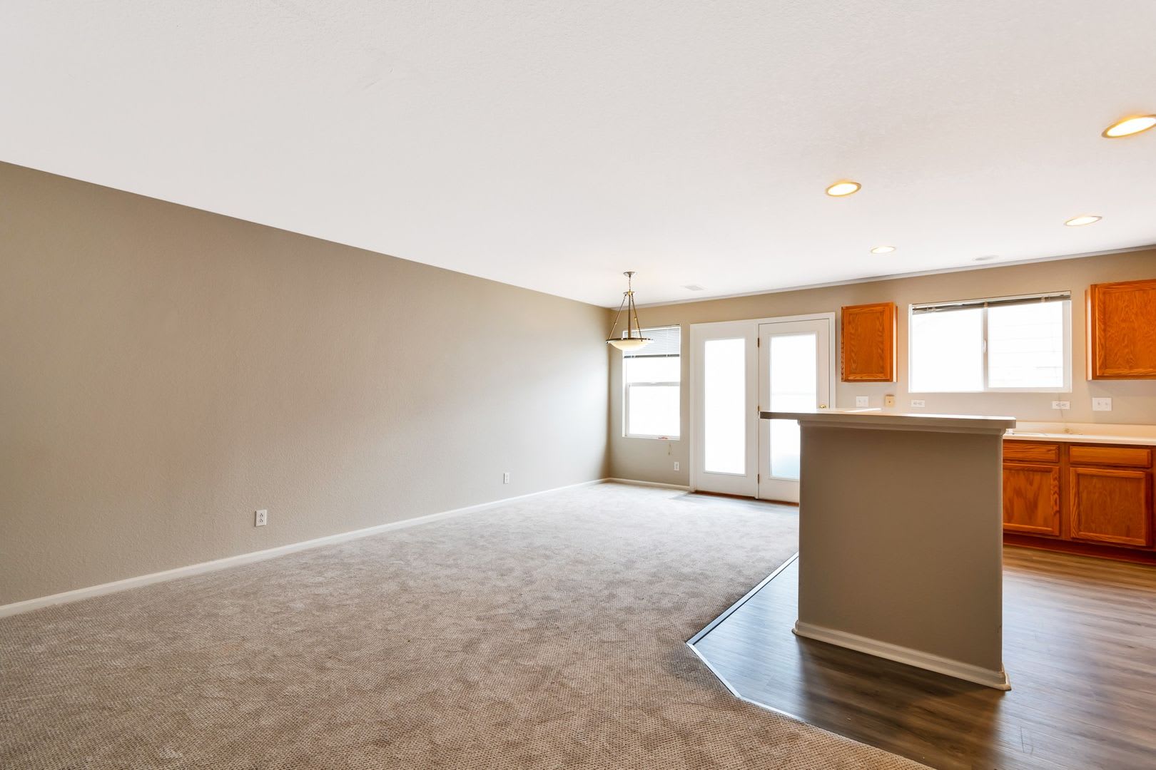3Br Townhome Near Dia Light Rail New Carpet Garage Fenced Patio – photo 2