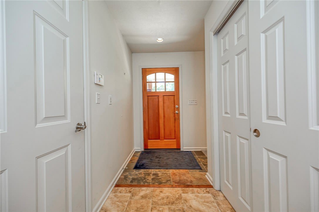 320 N Lakeside Dr – photo 3