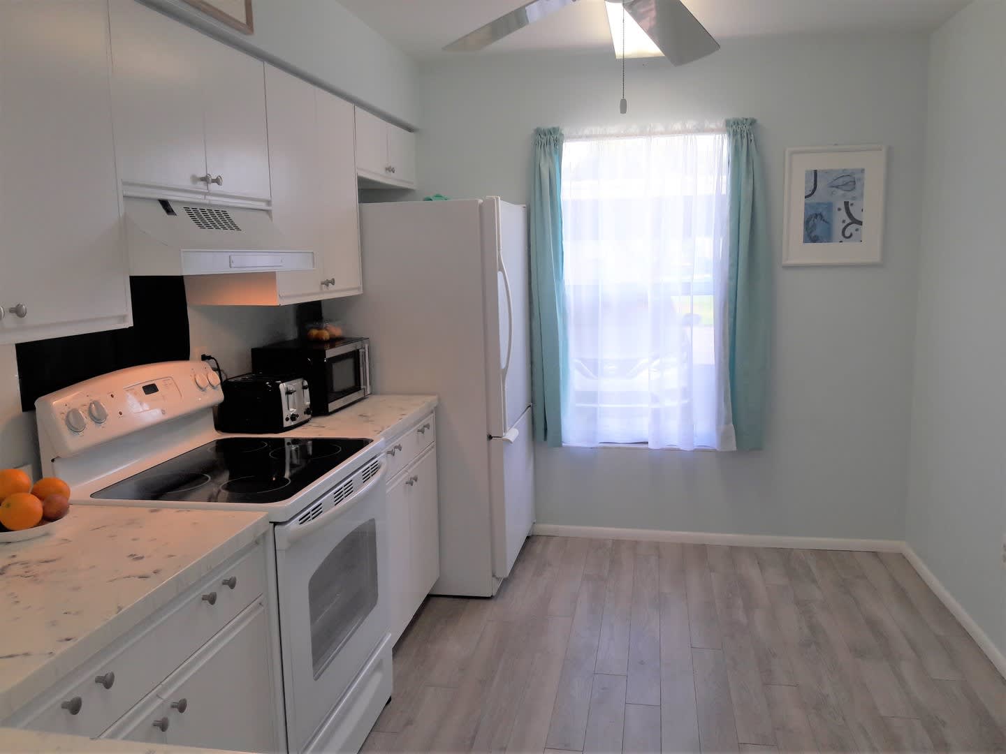 Short term, turnkey furnished, 2 bedroom, 2 bathroom condo in convenient Bradenton location. – photo 3