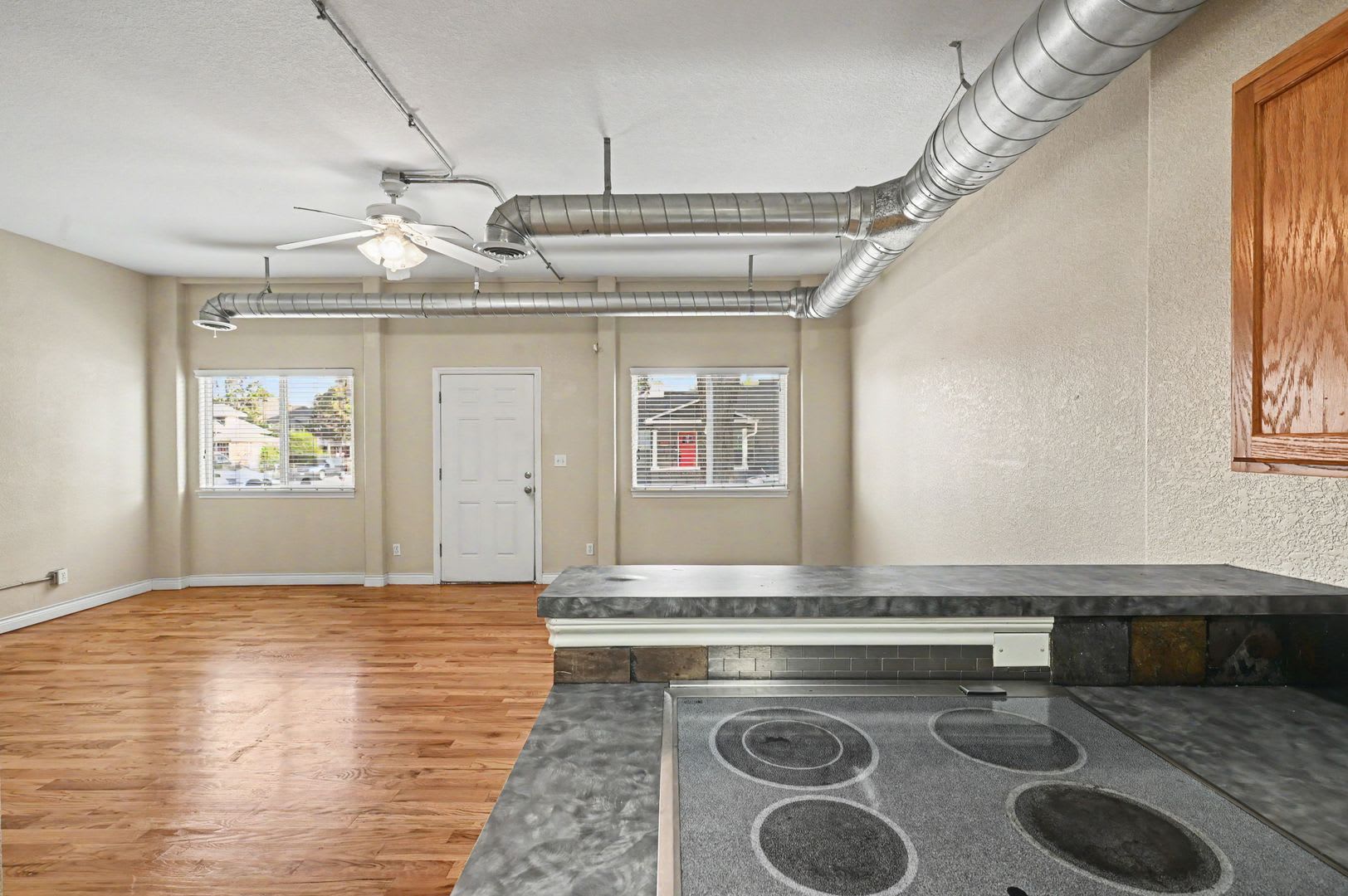 Updated 2 Bed Apartment Available in West Highlands/ Berkeley Area – photo 4