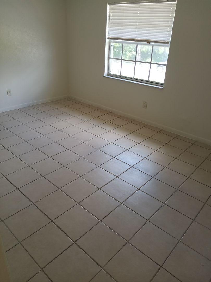 2 Bedroom, 1 Bathroom Condo For Rent at 1633 W. Oak Ridge Road, Orlando FL 32809 – photo 5