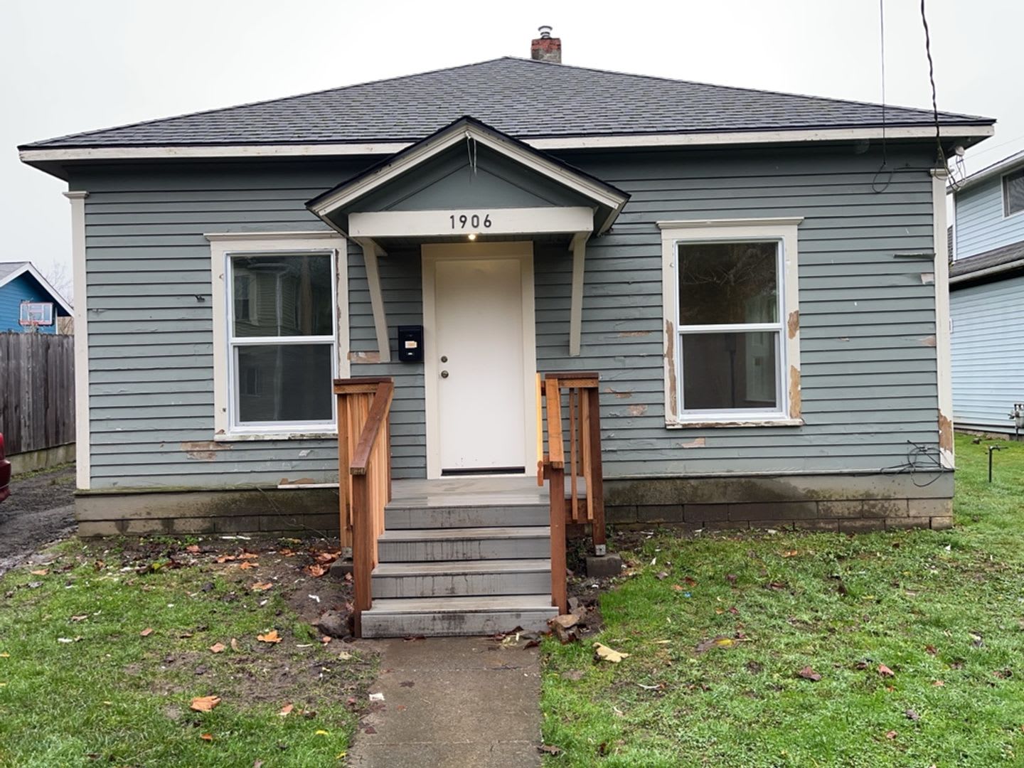 Limited-Time Offer: $25 Application Fee, Apply Today! New kitchen, windows, flooring, and lights! – photo 1