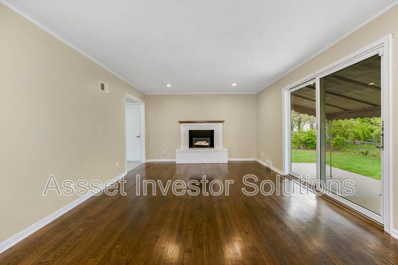 8400 State Line Rd – photo 4