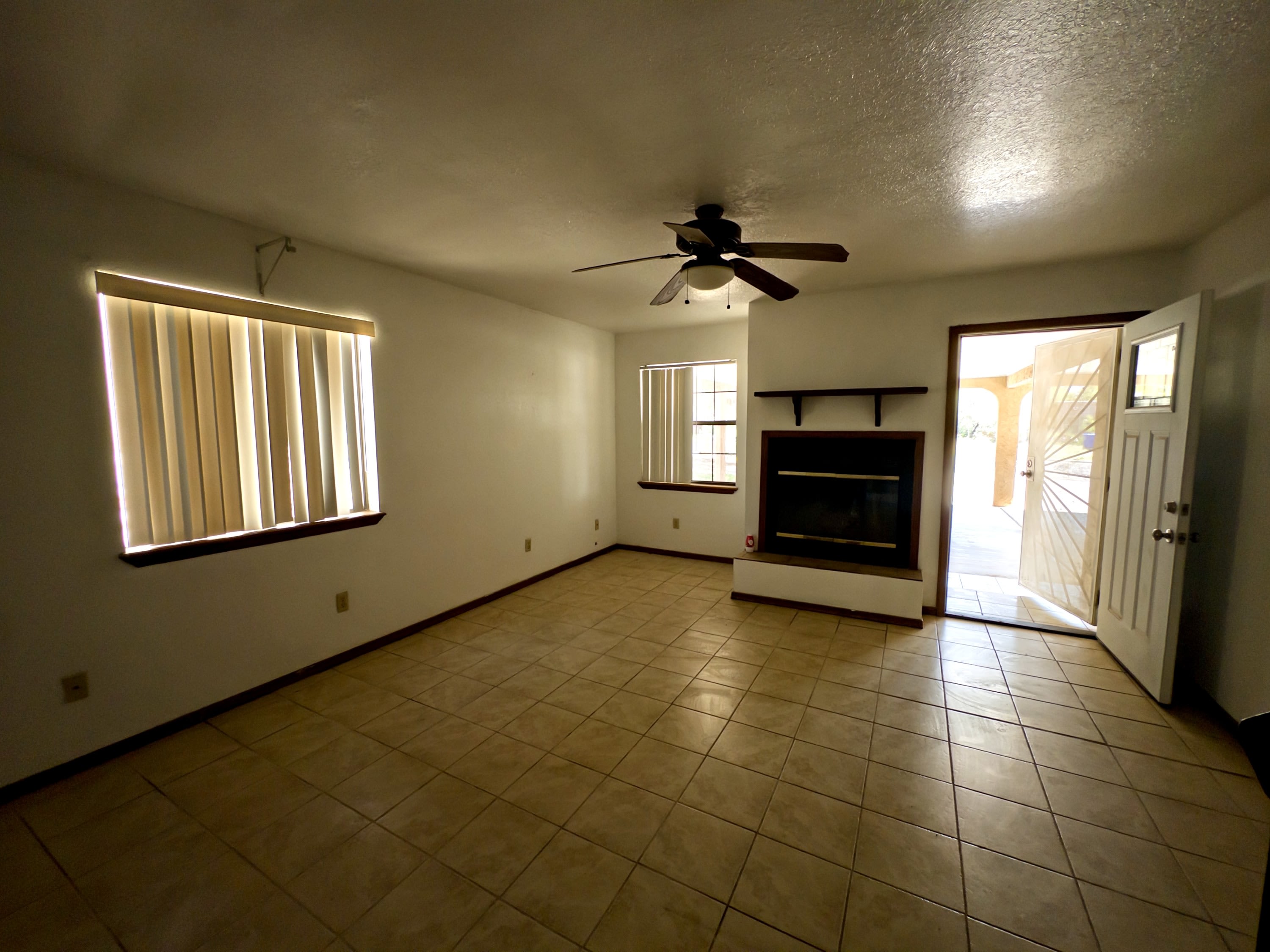 1633 Ebony Avenue – photo 2
