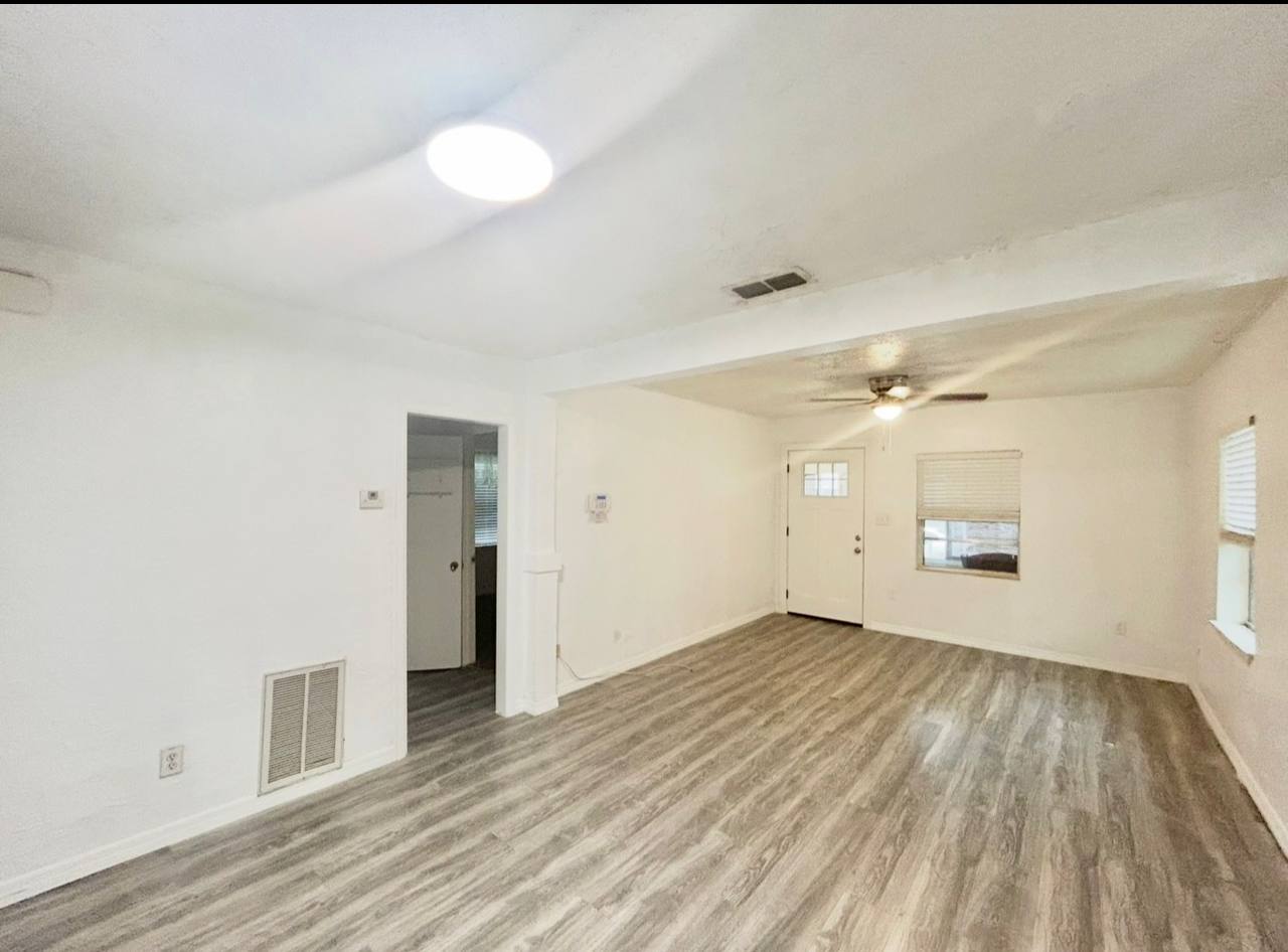 524 E Lime St – photo 4
