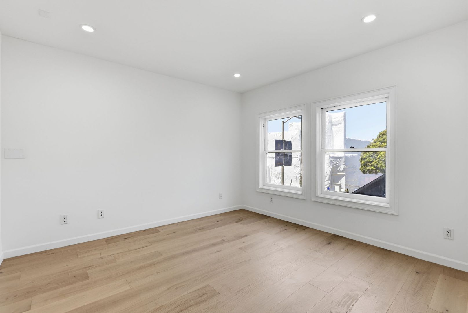 Brand New 1-Bed 1-Bath w/ In-Unit Laundry Near Haight-Ashbury – photo 2