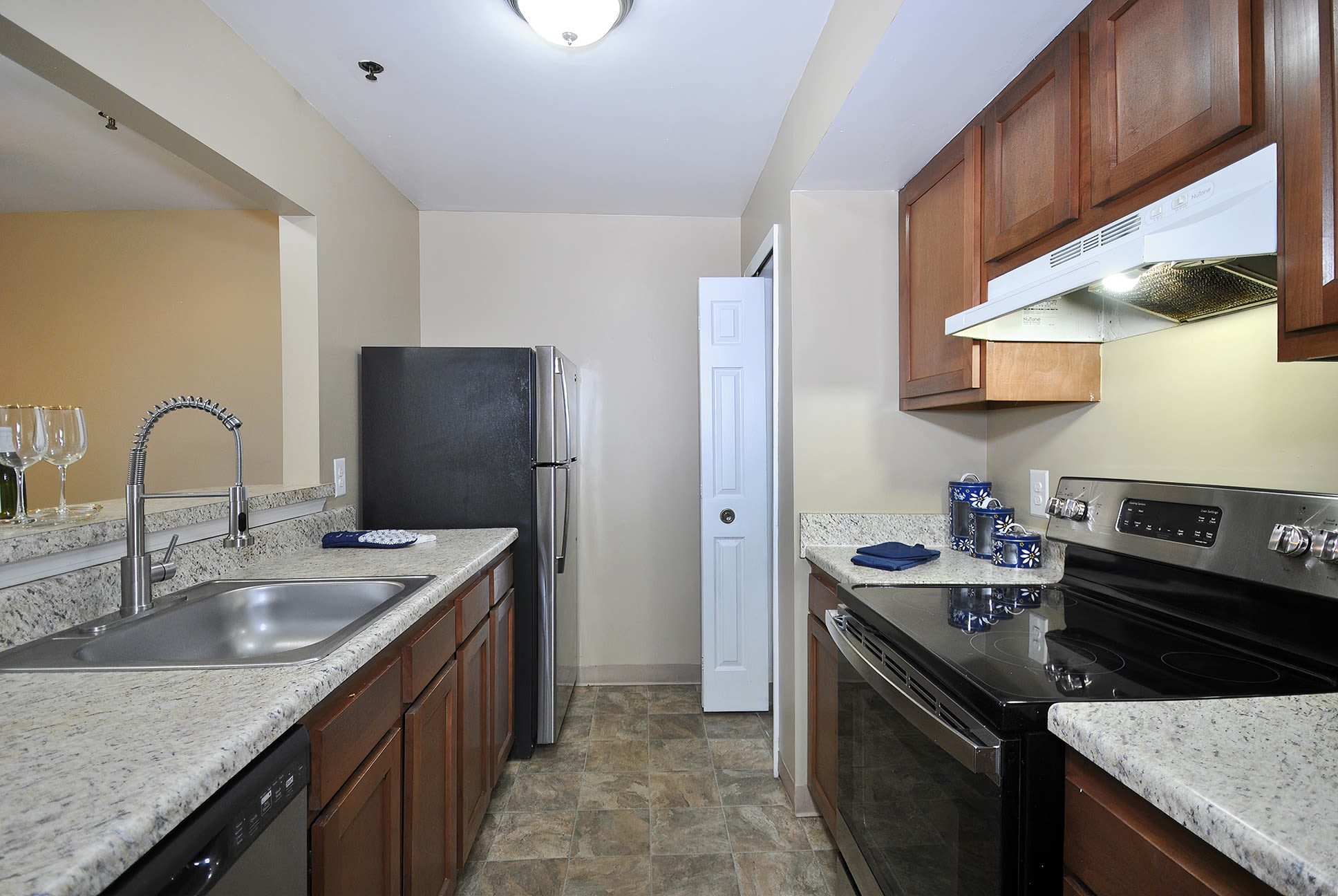 Woodcrest Apartments – photo 3