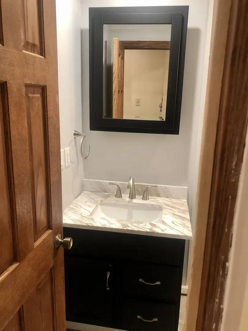 Great location in the heart of Bloomington! 5 Bedrooms – photo 3