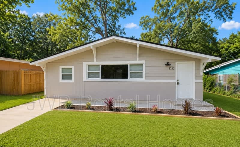 8740 Free Ave – photo 1