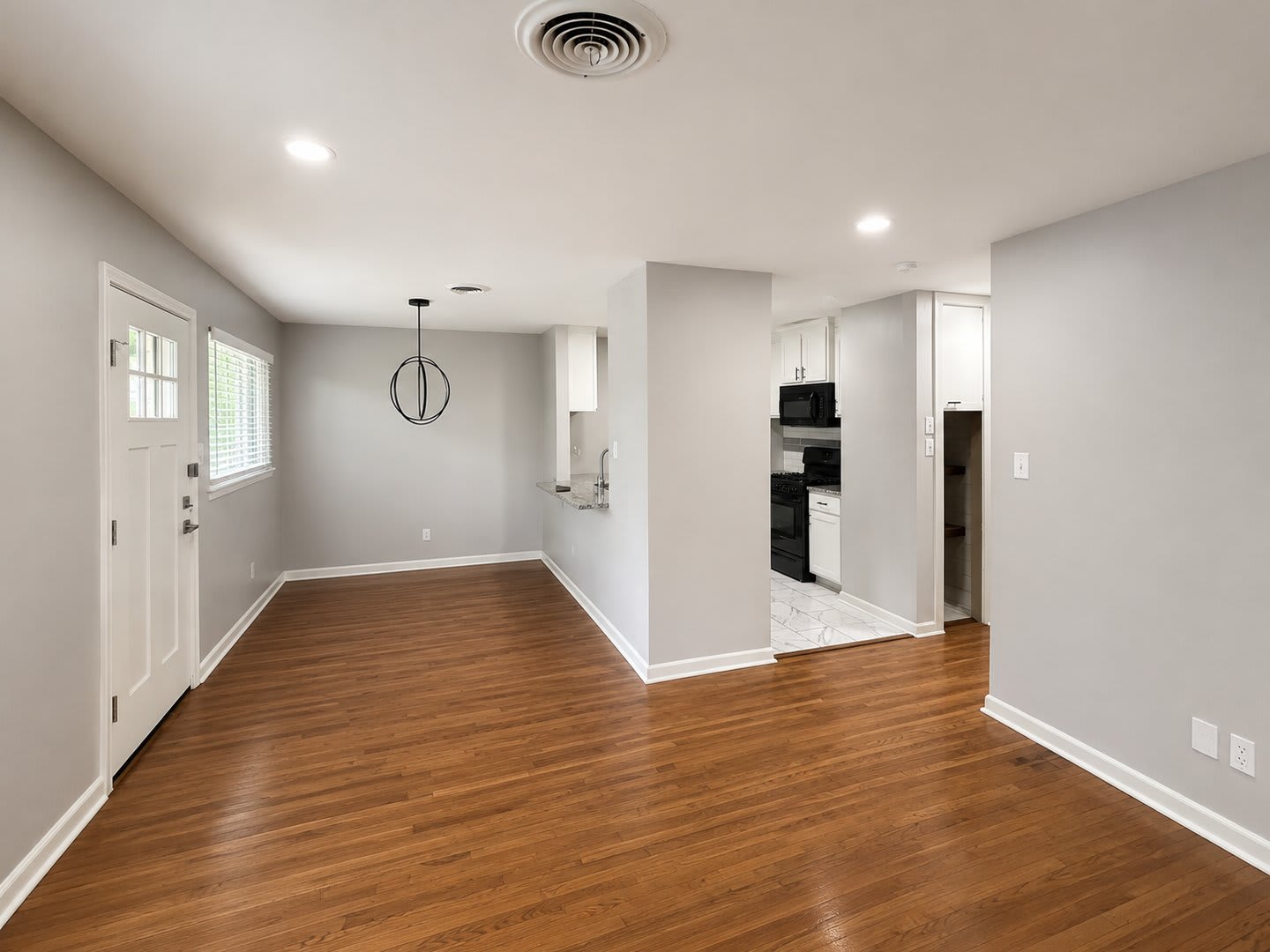 Charming 3-Bedroom Rental with Washer & Dryer Included! – photo 2