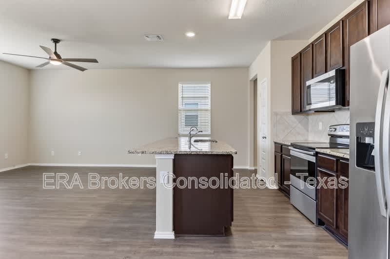 10610 Green Lake Dr – photo 5