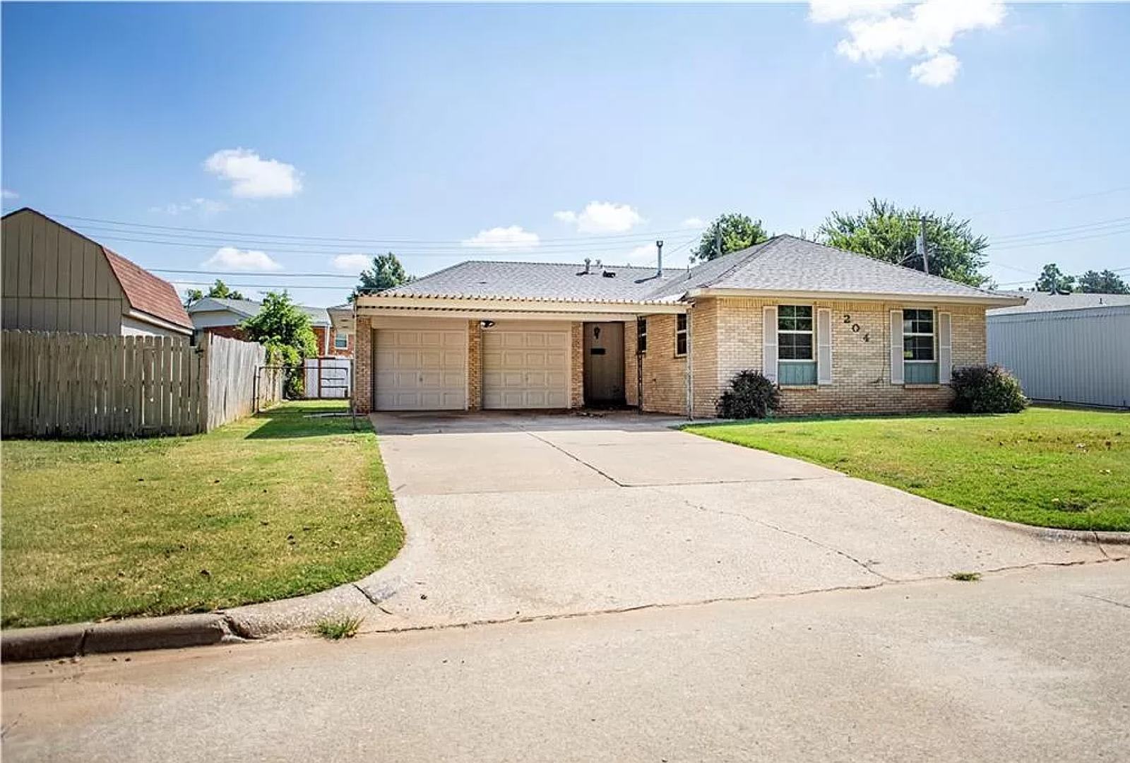 Charming 3-Bedroom / 2-Bathroom Home Next to Ray Trent Park! – photo 1