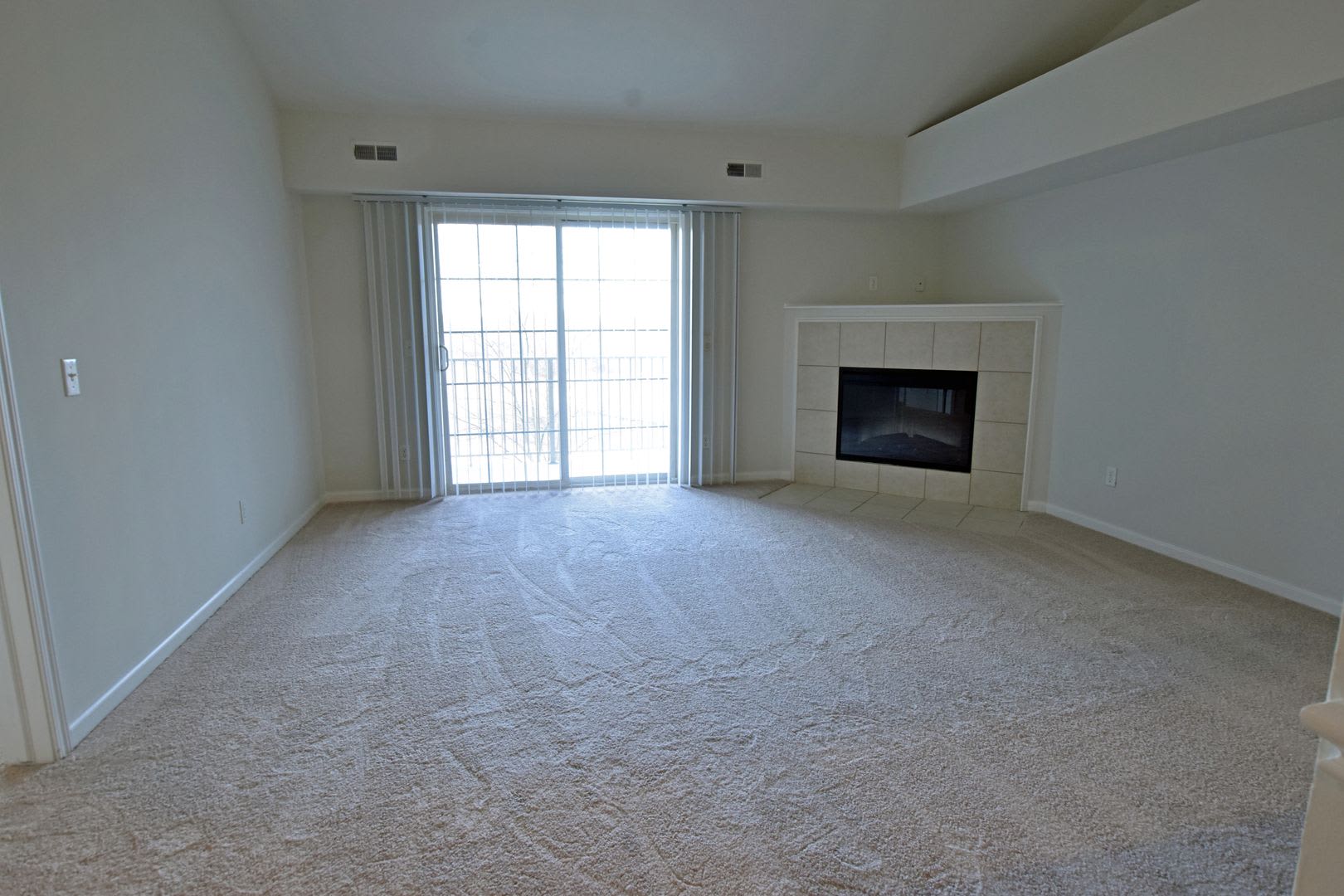 2-Bedroom, 2-Bath with Att. Garage in Shelby Township – photo 4