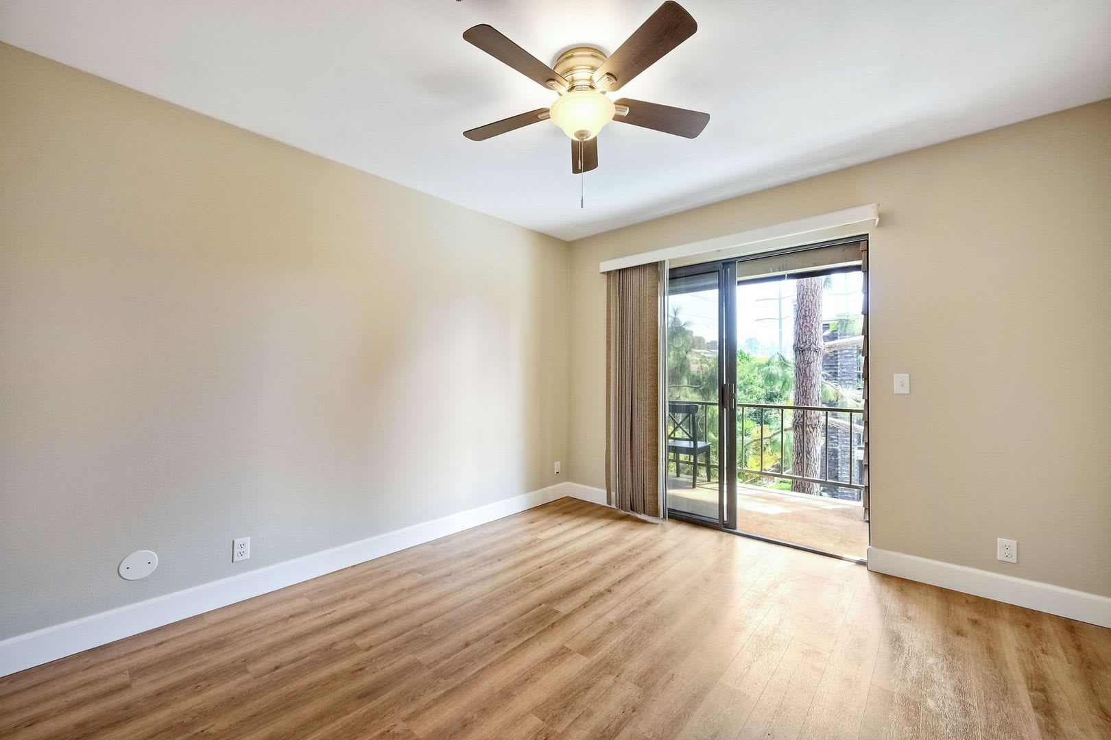 Available Now! Mission Valley Beautiful Woodspring Top Floor Condo – photo 5