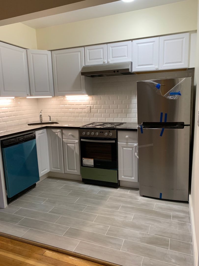 No Fee! Gorgeous Comm Ave Apt by T! Modern Appliances. Cat & Small Dog OK – photo 2