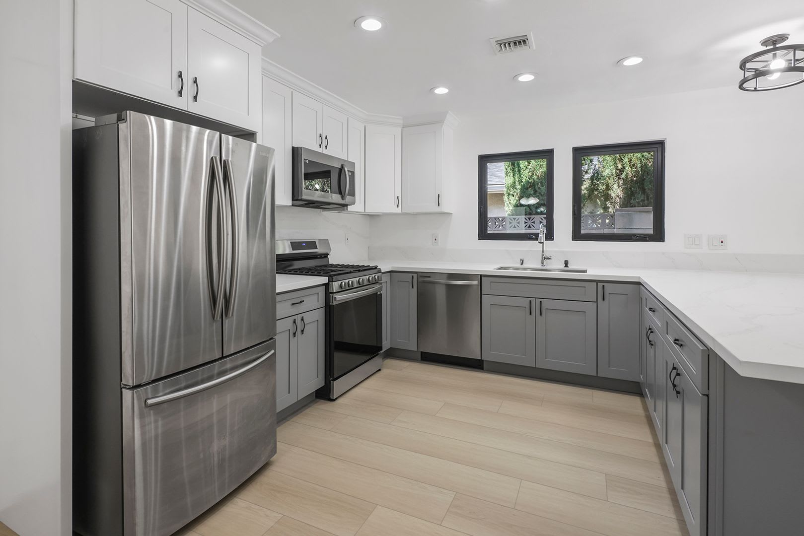 COMPLETELY UPDATED CALABASAS HOME! – photo 3