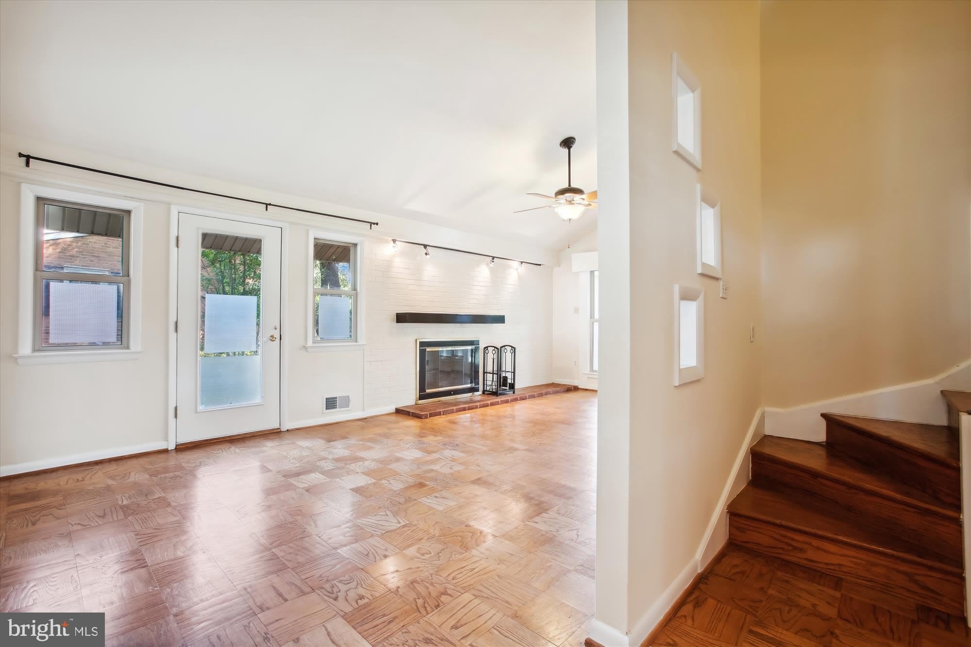8509 CYRUS Place – photo 3