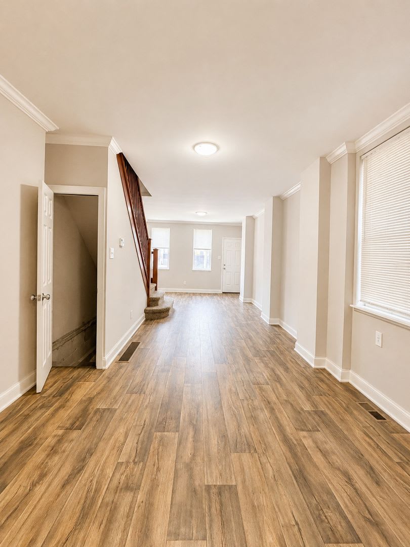 3-Bedroom Harrowgate Townhouse with Large Backyard – photo 4