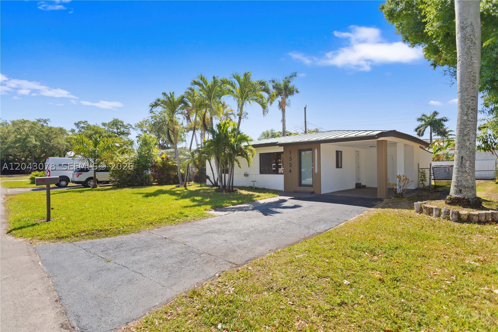 1524 SW 32 CT – photo 3