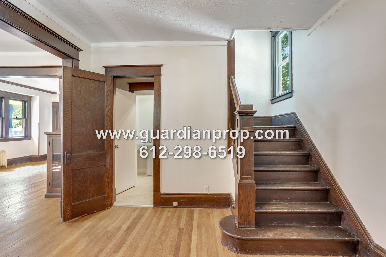 Large House In Hamline Midway Available October 1St Original Woodwork Updated Kitchen Baths 2 Car Garage – photo 2