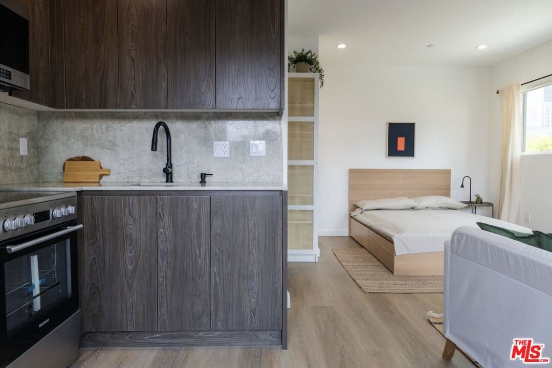 925 N Mariposa Ave – photo 3