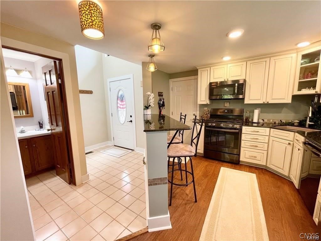 8423 Bubbling Springs Drive – photo 4