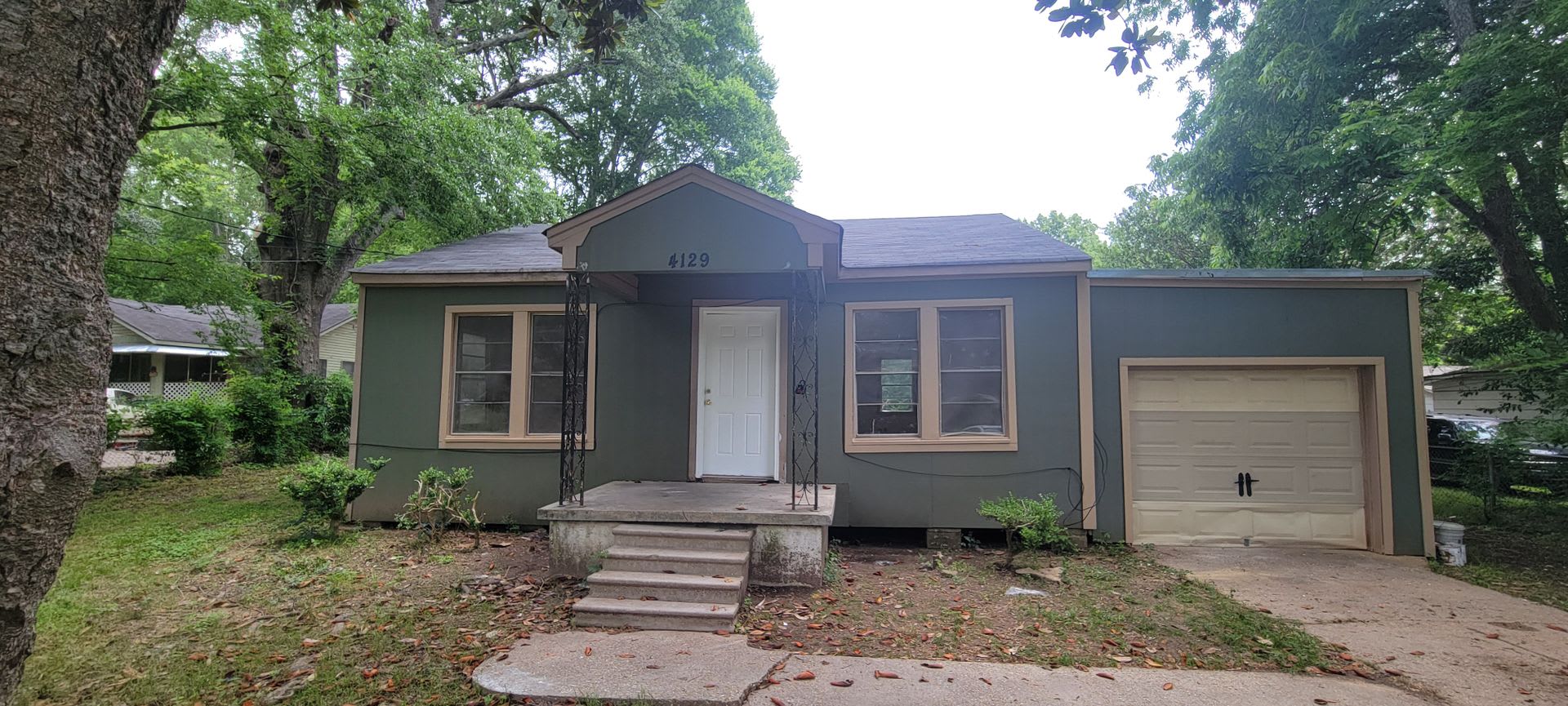 Nice 2 bedroom/1 bath home with Single Car Garage! – photo 2