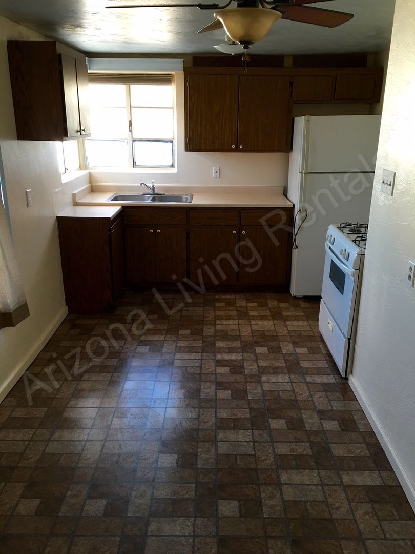 COZY HOME ON SPACIOUS LOT – photo 5