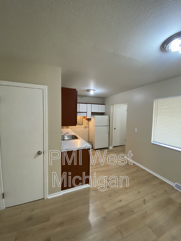 6081 In The Pines Dr SE – photo 2