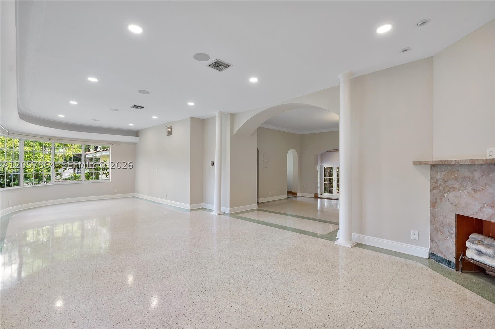 4445 N Michigan Ave – photo 3