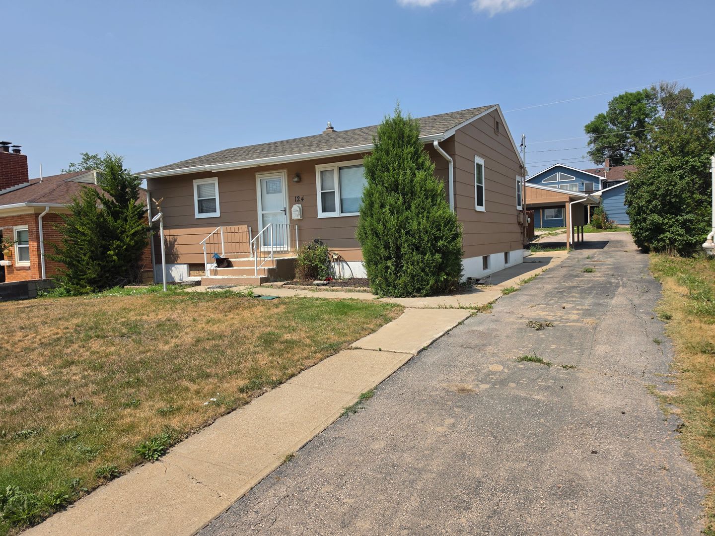 Centrally Located Three-Bedroom, Two-Bathroom House for Rent! – photo 1