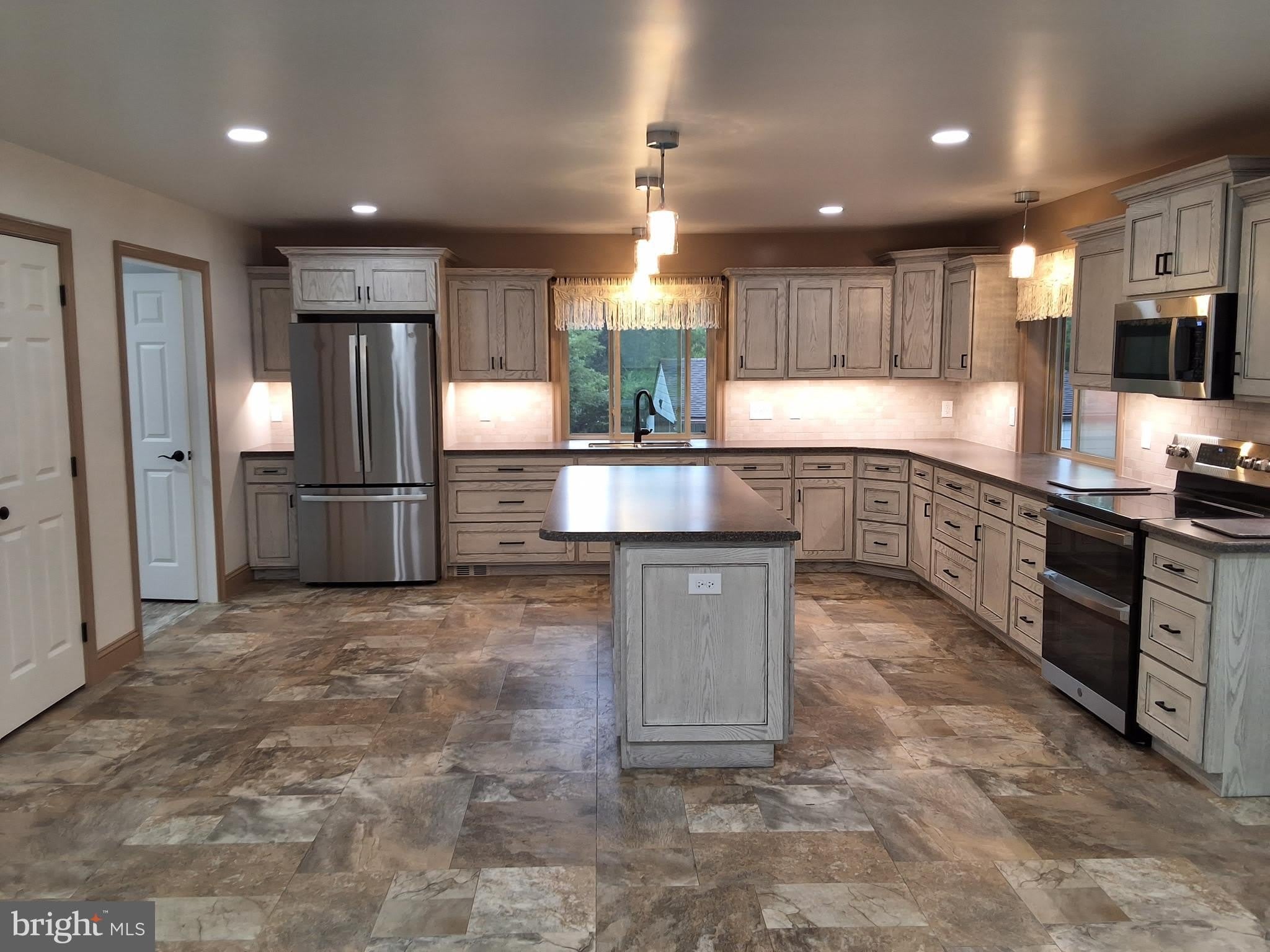 1689 READING Road – photo 3