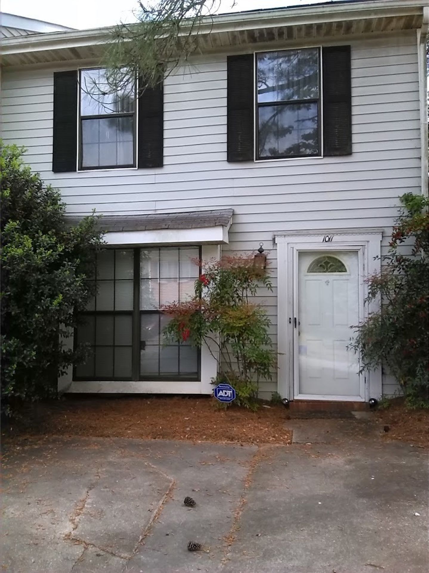 Updated Remodeled Townhome in Prime Smyrna Location! End Unit! – photo 2