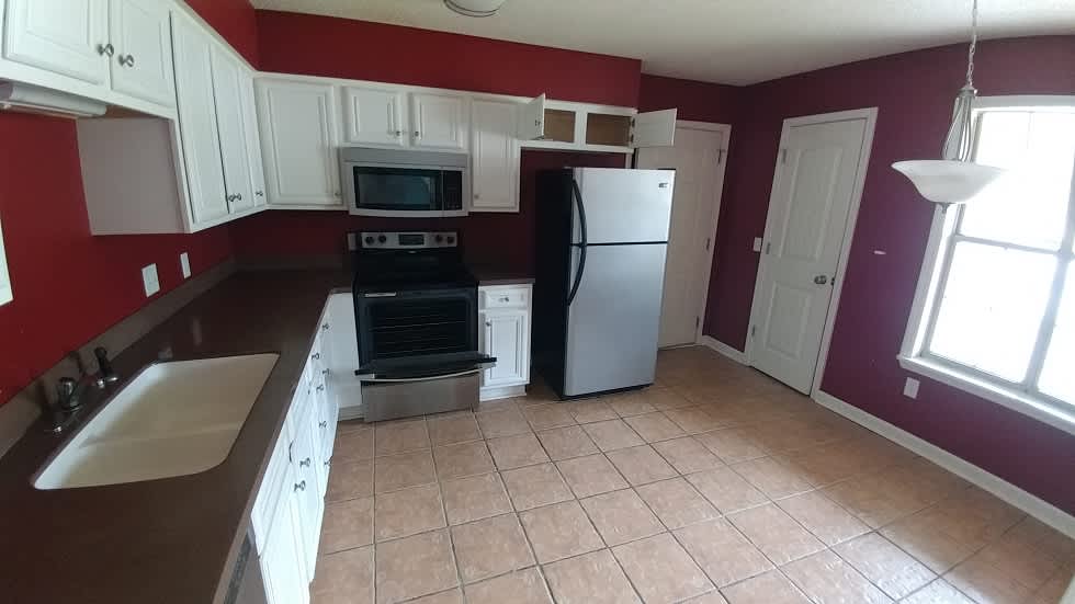 806 Malibu Dr – photo 3