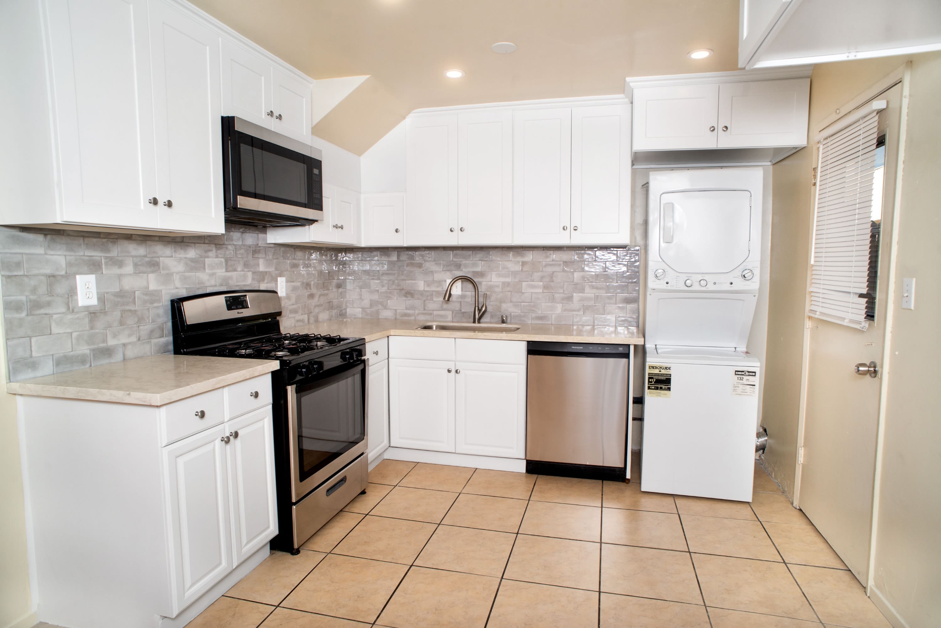 17151 Roscoe Blvd, Unit 18 – photo 4