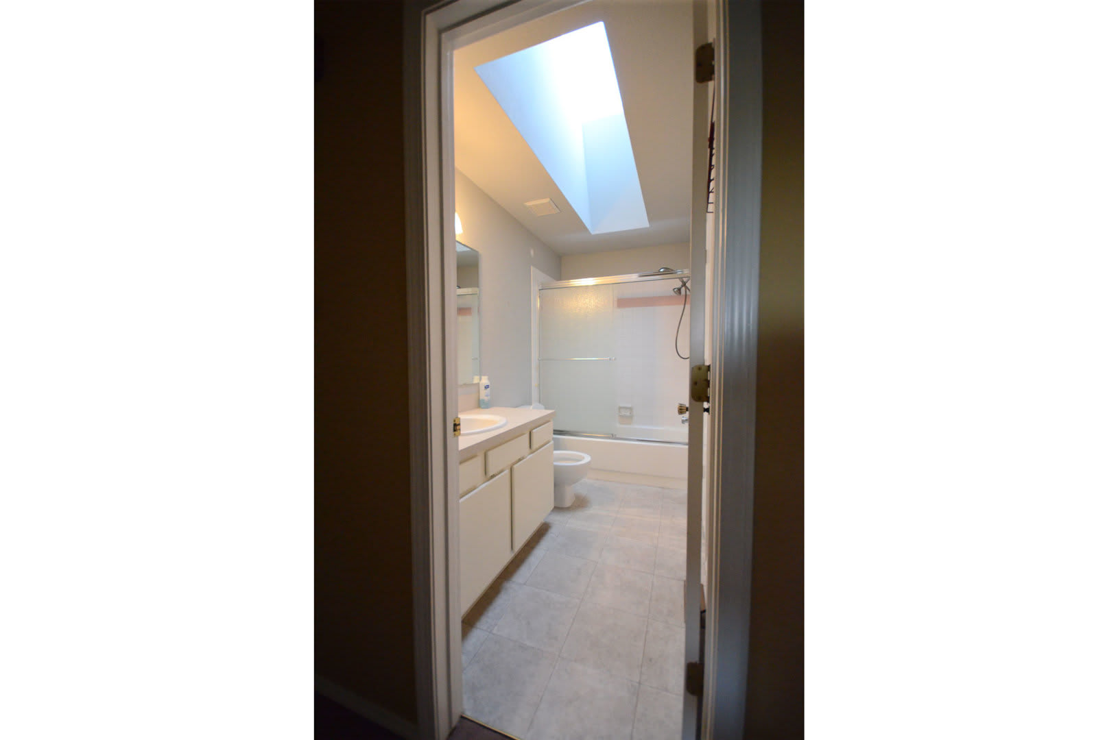 Beautiful Just Renovated 3 bedroom Single Level Home with Wonderful Fenced Backyard- Pet Friendly – photo 3
