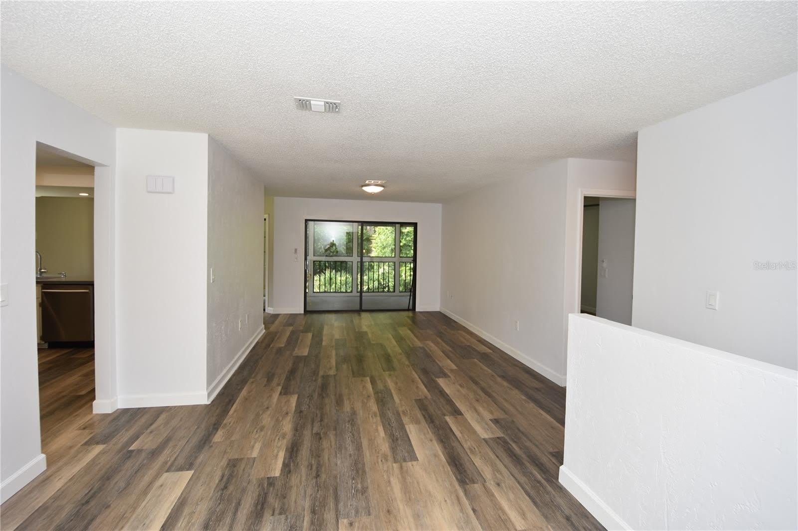 4 SOUTHBURY Court – photo 5