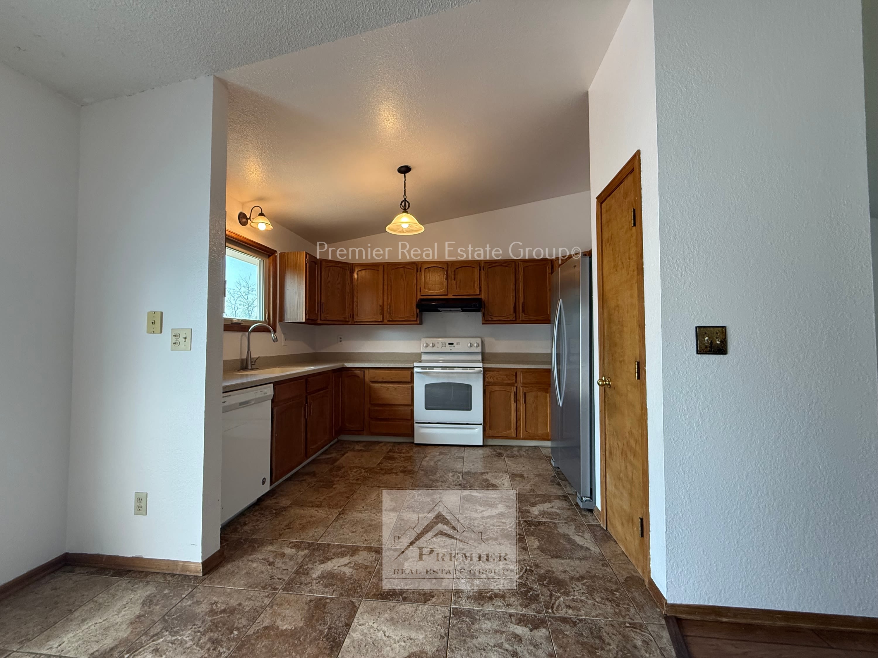 854 Daffodil Street – photo 5