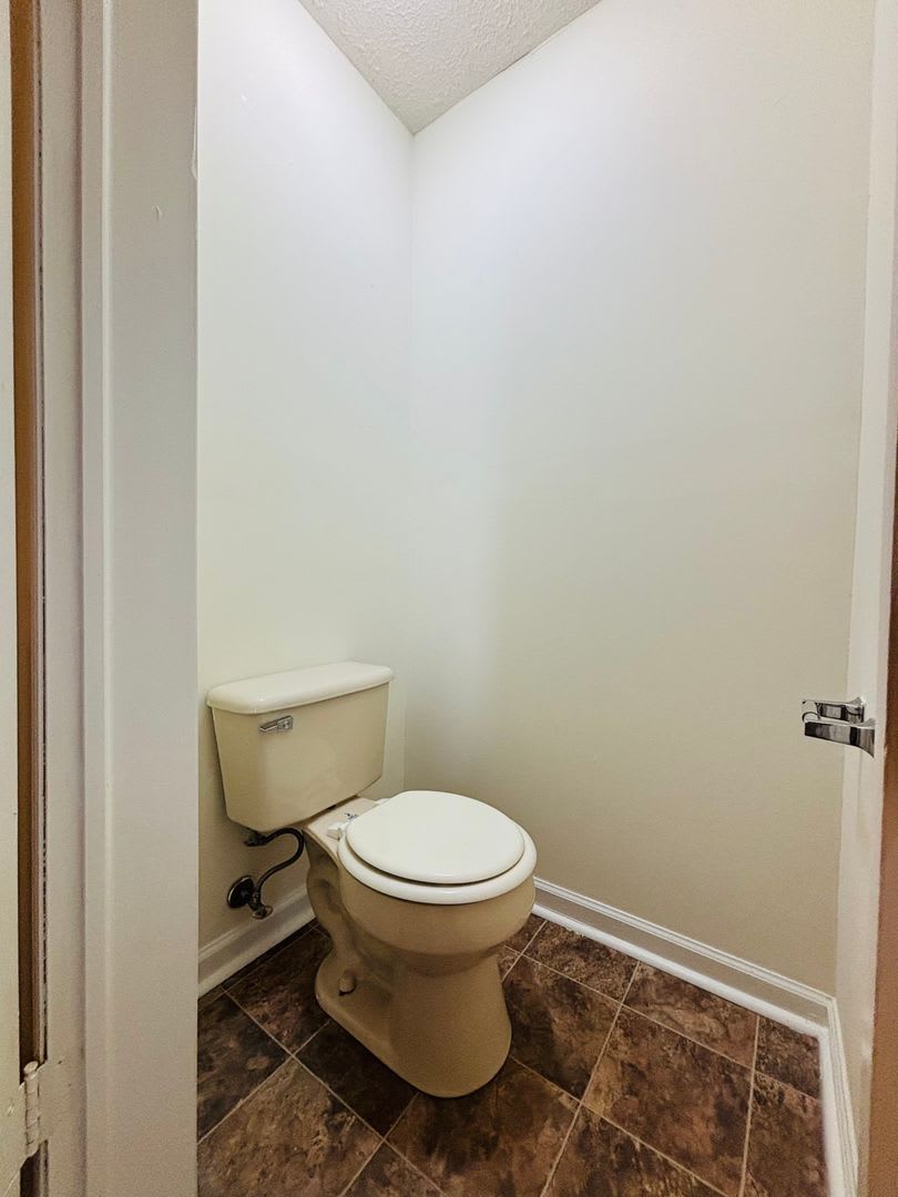 4 Bedroom 2.5 Bath Townhouse – photo 3