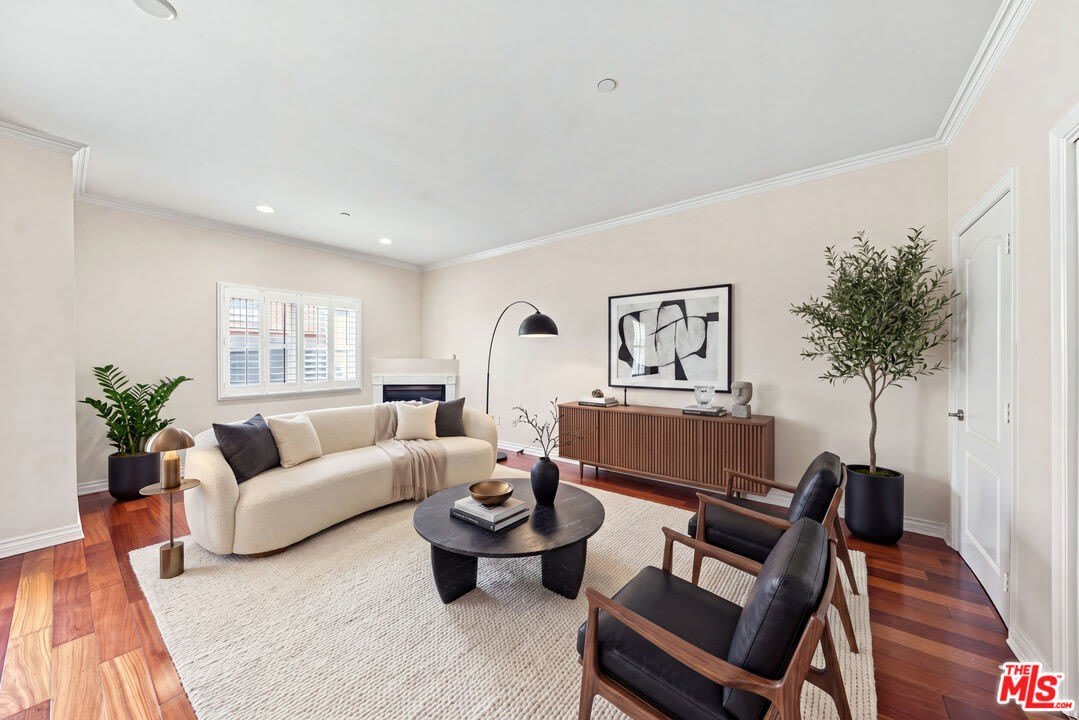 956 S Wilton Pl – photo 1