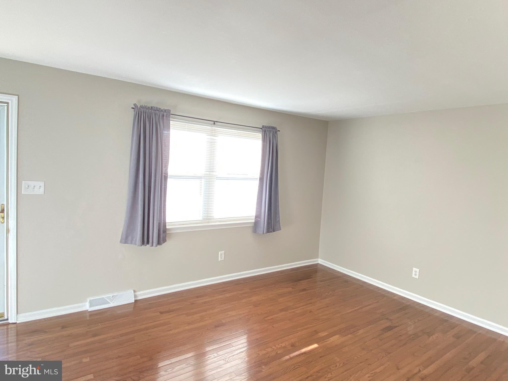 517 GRANT Avenue – photo 5