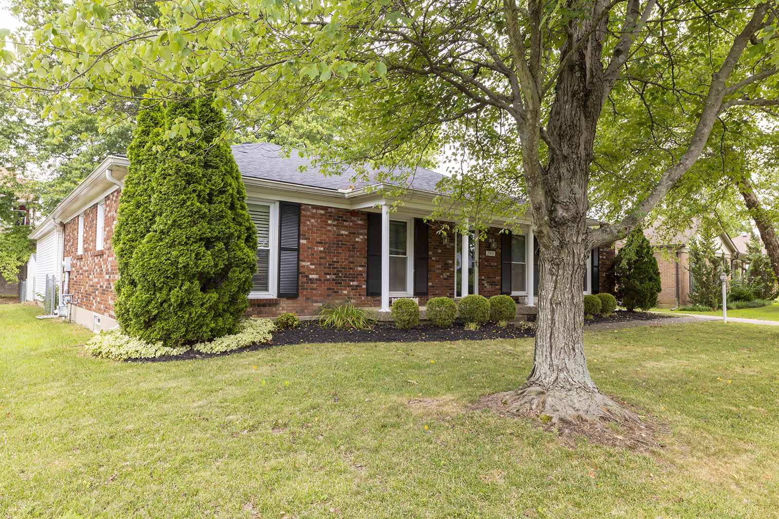 2901 Creekside Dr – photo 3