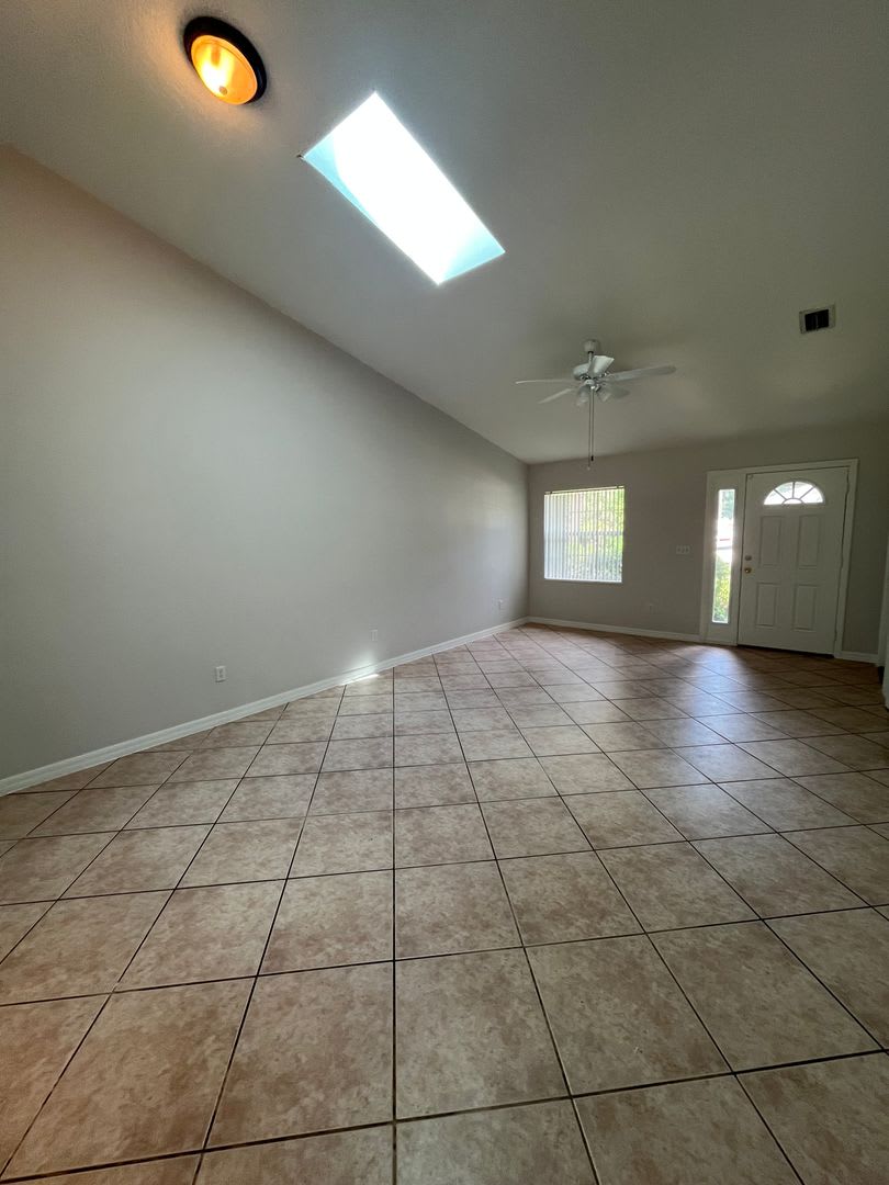 3 Bedroom 2 Bathroom Duplex With 1 Car Garage – photo 3
