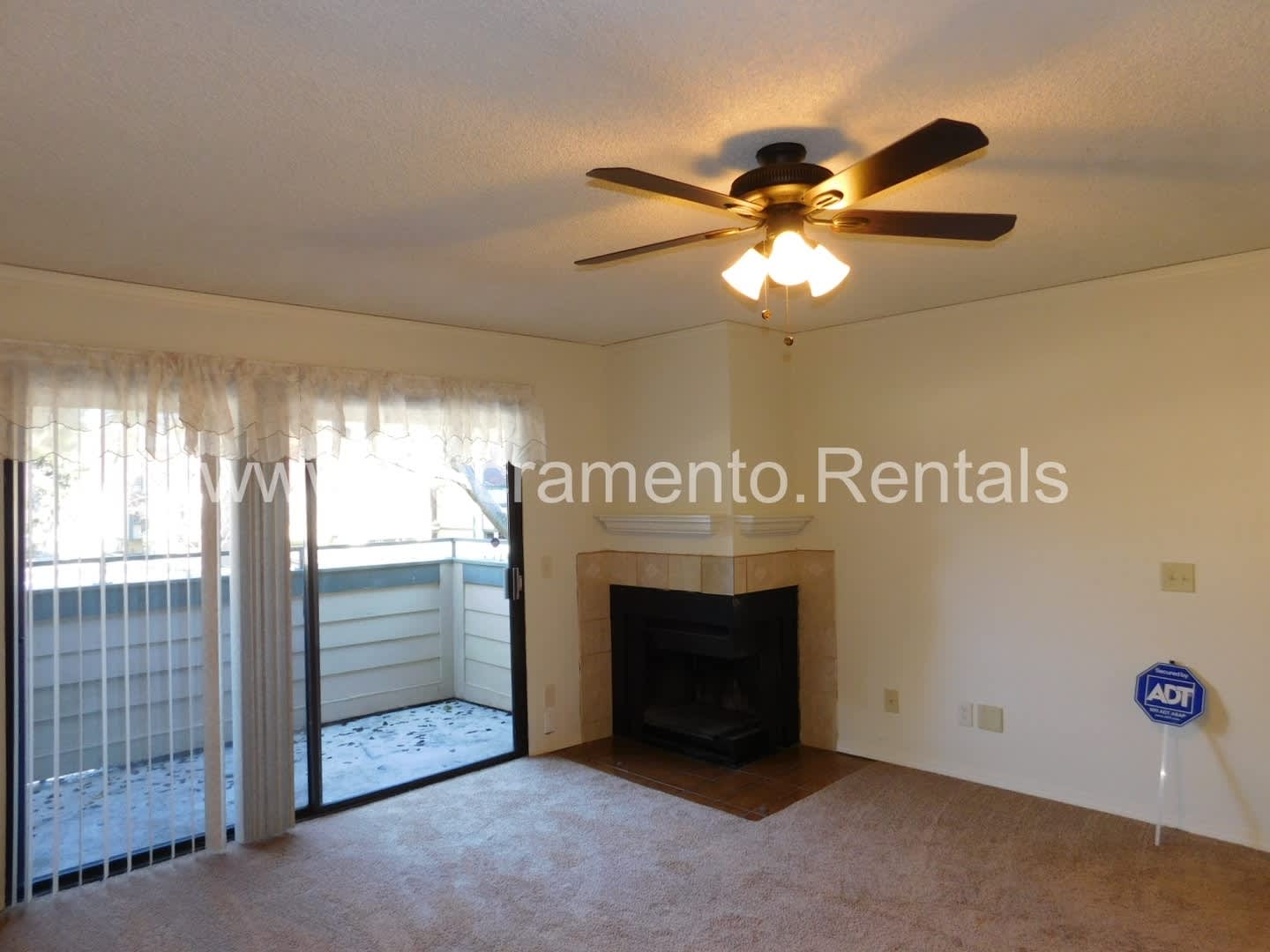 Very Nice 2bd/1+ba Condo in Gated South Natomas Community! – photo 4