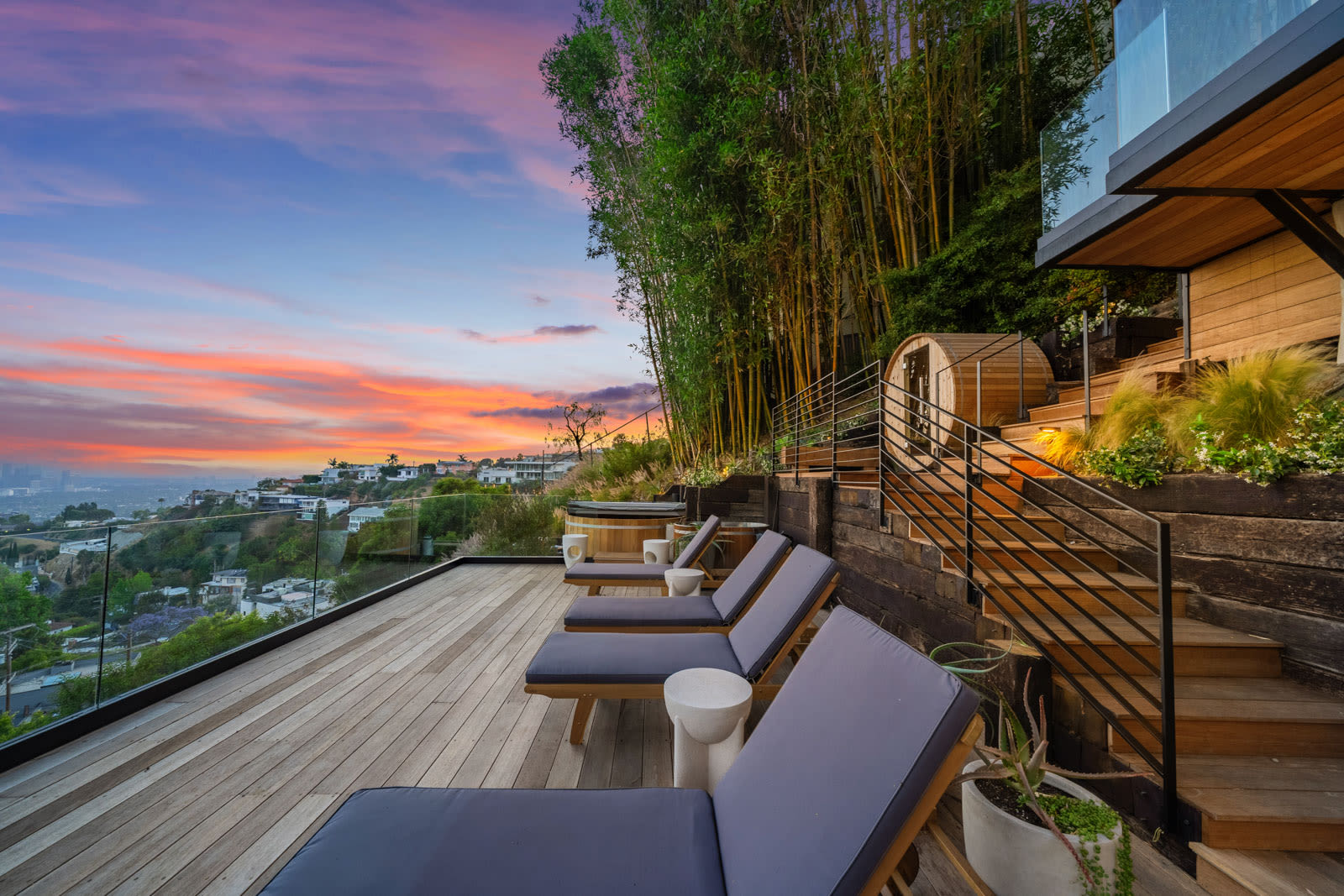 8800 Hollywood Blvd – photo 3